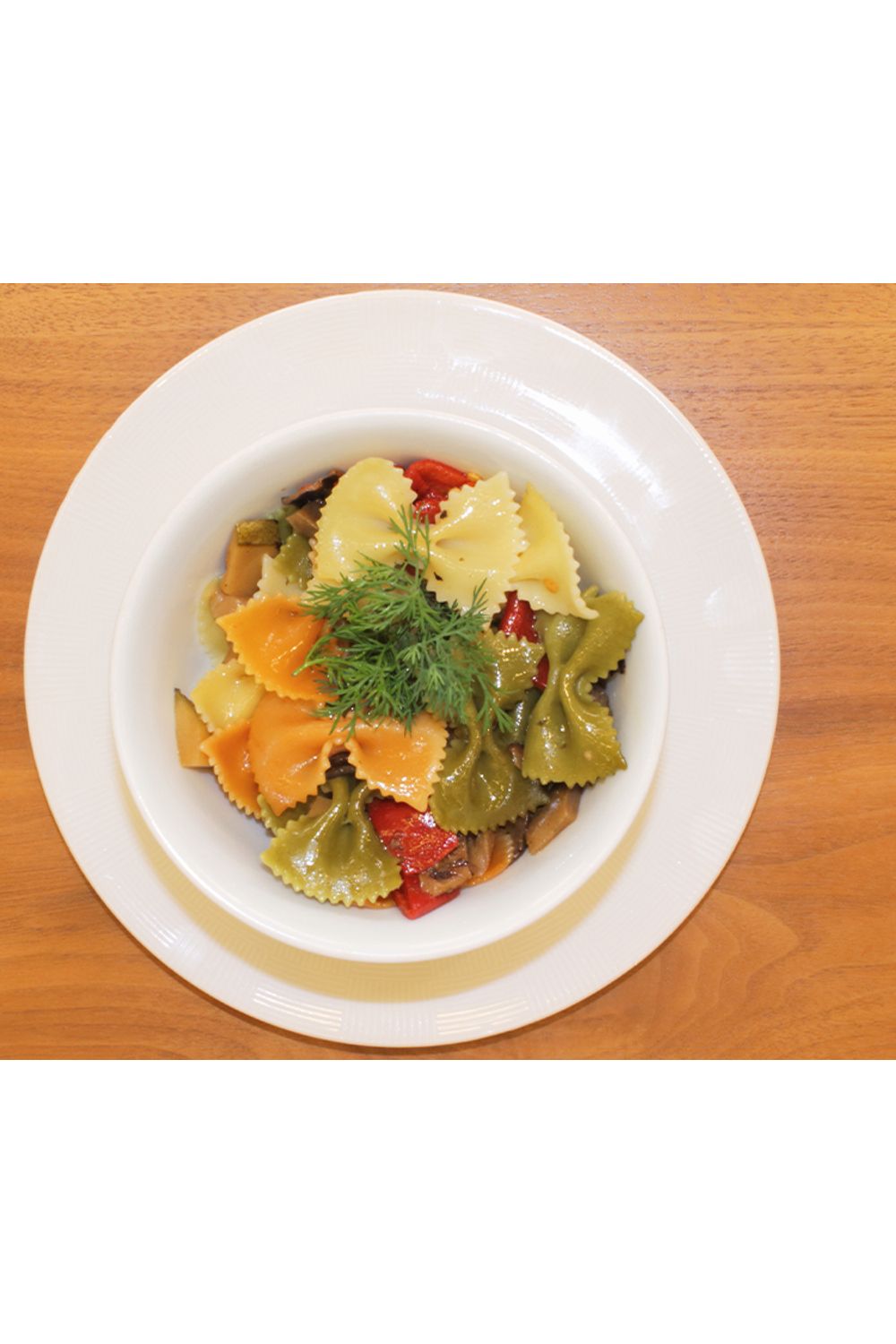 salada-de-farfalle-tricolor-com-legumes